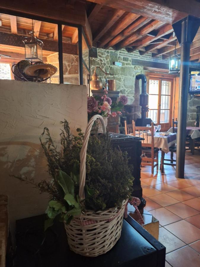 Hostal El Patio Restaurante San Bartolomé de Pinares Eksteriør bilde