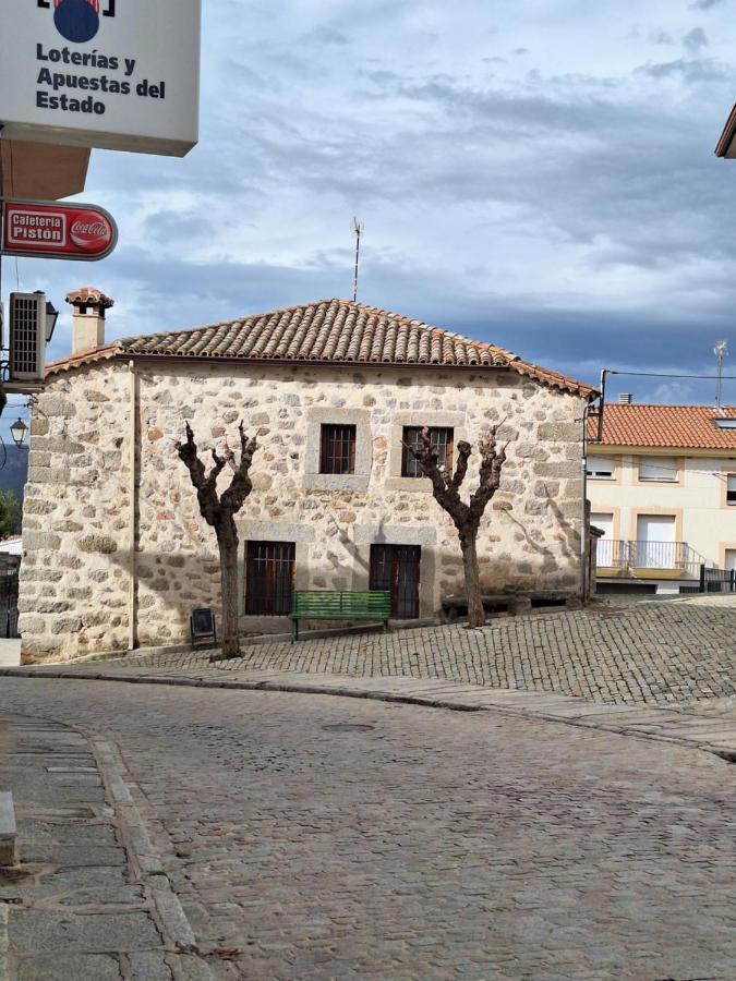 Hostal El Patio Restaurante San Bartolomé de Pinares Eksteriør bilde